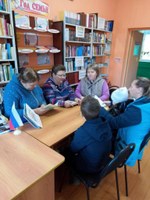 15 мая во всем мире отмечается Международный день семьи. Суть праздника заключается в том, чтобы еще раз отметить, какую важную роль семья играет в жизни общества. В этот день в библиотеке с. Новый Кумляк прошел тематический час «Семья и брак: традиции и обычаи».