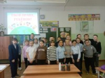 Всемирный день ребенка ежегодно отмечается 20 ноября – в день подписания Конвенции о правах ребенка. Этот день посвящен деятельности, направленной на обеспечение благополучия детей во всем мире.
В детской библиотеке прошла познавательно – игровая программа «Твои права, ребенок» для ребят 3-х классов школы № 20 . Познакомили ребят с историей появления важного документа - Конвенции о правах ребенка, с правами, закрепленными в Конвенции.
Полученные знания дети закрепили, участвуя в игровой программе, выполняя различные задания и отвечая на вопросы сказочной викторины, вспомнив произведения литературы, в которых были нарушены права героев: на личную неприкосновенность, жизнь и свободу. Школьники разбирали разные жизненные ситуации, затем обсуждали их, отвечая на вопросы.
Они с удовольствием участвовали в предложенных им конкурсах: «Выбери правильную версию статьи», «Права ребенка в песнях», «Волшебный сундучок», «Права в картинках».