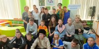 17 декабря, в зимний, морозный  день, Борисовская модельная Павленковская библиотека встретила гостей – юных жителей села. 
 Учеников шестых и седьмых классов из школы № 17 пригласили прогуляться по литературному проспекту «Классика на все времена». В 2024 году, исполнилось 145 лет со дня рождения известного писателя, сказителя уральского края Павла Петровича Бажова. В необычное, загадочное, удивительное путешествие за красотой и радостью, силой добра и справедливости, за новыми знаниями отправились две команды. Страницы презентации «Добрый волшебник» увлекли  детей легендой о возникновении Урала. Школьники узнали о богатстве родного края, в котором живут, познакомились со старинными обрядами и обычаями уральского края, с творчеством писателя – сказочника, который своим талантом и мастерством оживил древние уральские мифы и навеки вечные проявил суть-образ всего Урала — образ Мастера. - Управление культуры, спорта и молодёжной политики