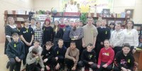 27 января - День освобождения Ленинграда от блокады, это особая дата в истории нашей страны. 81 год назад в январе 1944 года Ленинград отпраздновал свою Победу. Победу тех, кто сражался с врагом, чтобы отстоять родной город, кто пережил все тяготы жесточайшей блокады, кто жил и боролся, несмотря на холод и голод, бомбежки и артобстрелы.
Накануне этой памятной даты сотрудники Центральной библиотеки Пластовского муниципального округа  провели для активистов Движения Первых мероприятие «Блокадной вечности страницы…», посвященное освобождению Ленинграда. Перед школьниками выступили Председатель Совета ветеранов Сергей Васильевич Вербицкий,  член президиума окружного Совета ветеранов по работе с молодежью Надежда Васильевна Караваева. Библиотекари рассказали о том, как жители города на Неве жили, боролись с голодом, холодом, смертью, стараясь сохранить культурные и исторические ценности. О том,  как дети 12-15 лет трудились в заводских цехах по выпуску снарядов и танков, приближая освобождение родного города и всей страны, о дневнике Тани Савичевой, который стал одной из главных улик на Нюрнбергском процессе в Германии. - Управление культуры, спорта и молодёжной политики
