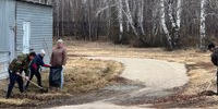 Не смотря на прохладную, ветреную погоду удалось: убрать и вывезти мусор, привести в порядок газоны, побелить бордюры.
Каждый участвующий в субботнике, внес вклад в чистоту и красоту своей организации. - Управление культуры, спорта и молодёжной политики