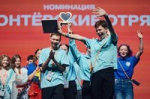 В Самаре с 11 по 16 мая прошёл Всероссийский добровольческий слёт, который
объединил участников из разных регионов страны: активистов добровольческого
сообщества Движения Первых, наставников, представителей региональных отделений,
координаторов просветительской программы «Обучение служением. Первые»
и финалистов Всероссийского конкурса «Делай добро». Главная цель слёта – вывести
добровольческую работу в каждом субъекте РФ на новый профессиональный уровень,
усилить её, а также подготовить лидеров, готовых вдохновлять других и развивать
культуру помощи на местах.