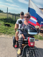 Тепло родного триколора: праздник флага объединил жителей Пластовского муниципального округа.